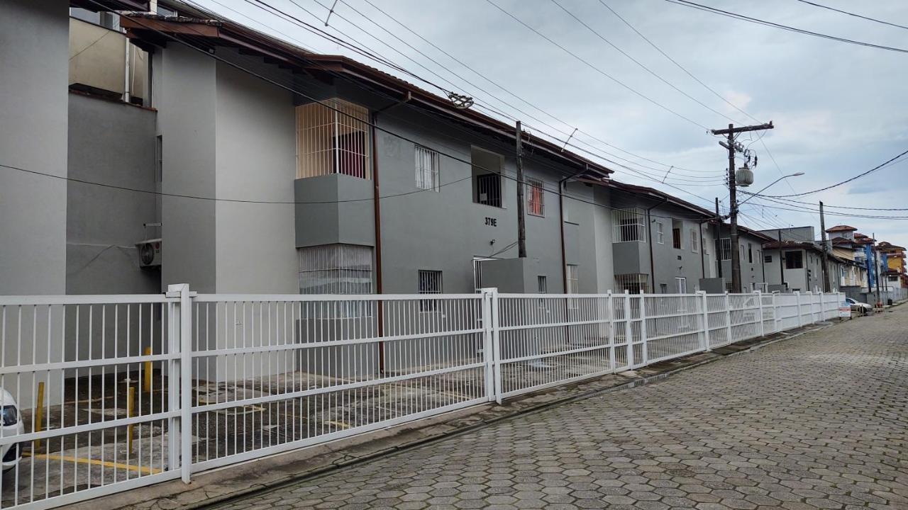 - Grande - 260m Da Apartment